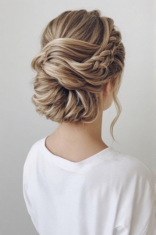 
Soft Curl Half Up Twist Hairstyle