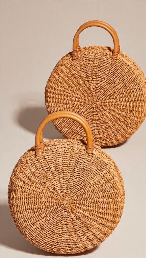 Round-Rattan-Top-Handle-Purses 