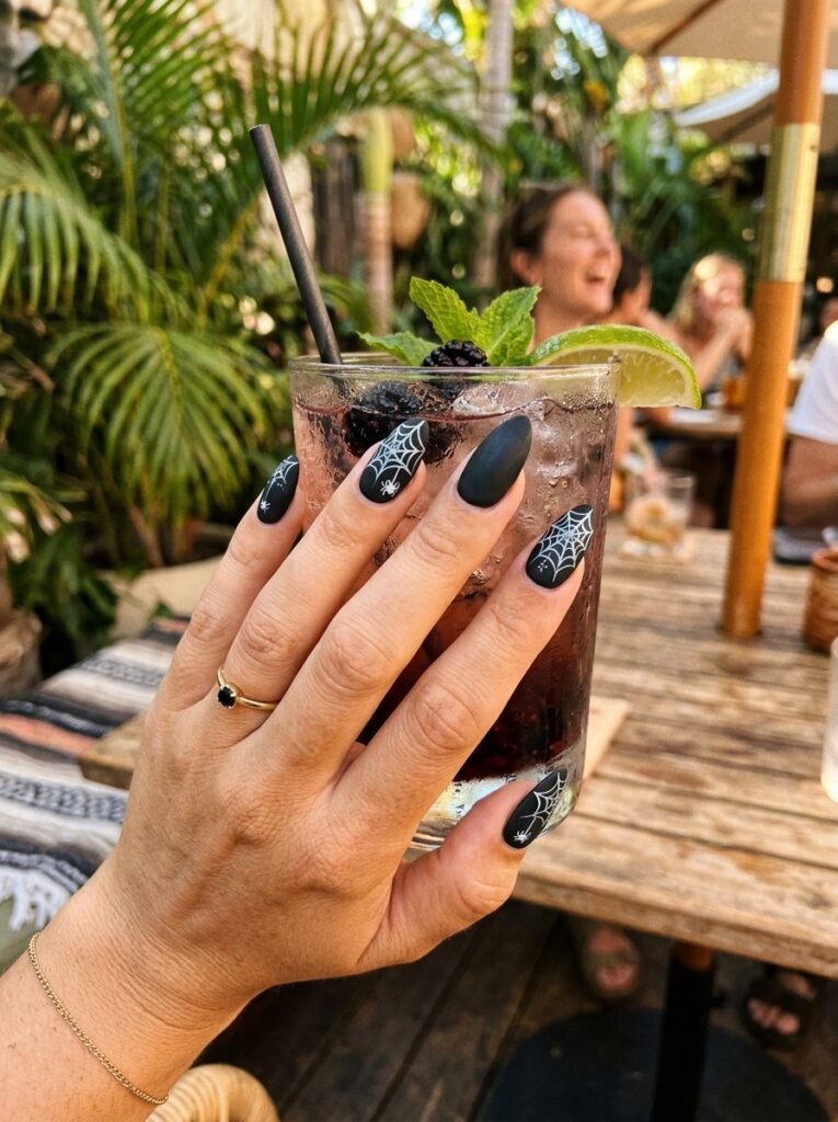 Spooky_Summer_Nails_Black_Spiderw