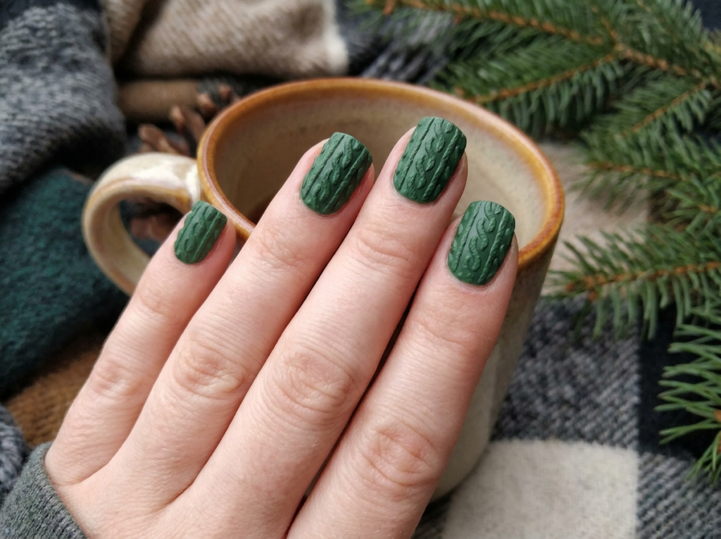 Forest Green Knit Nails