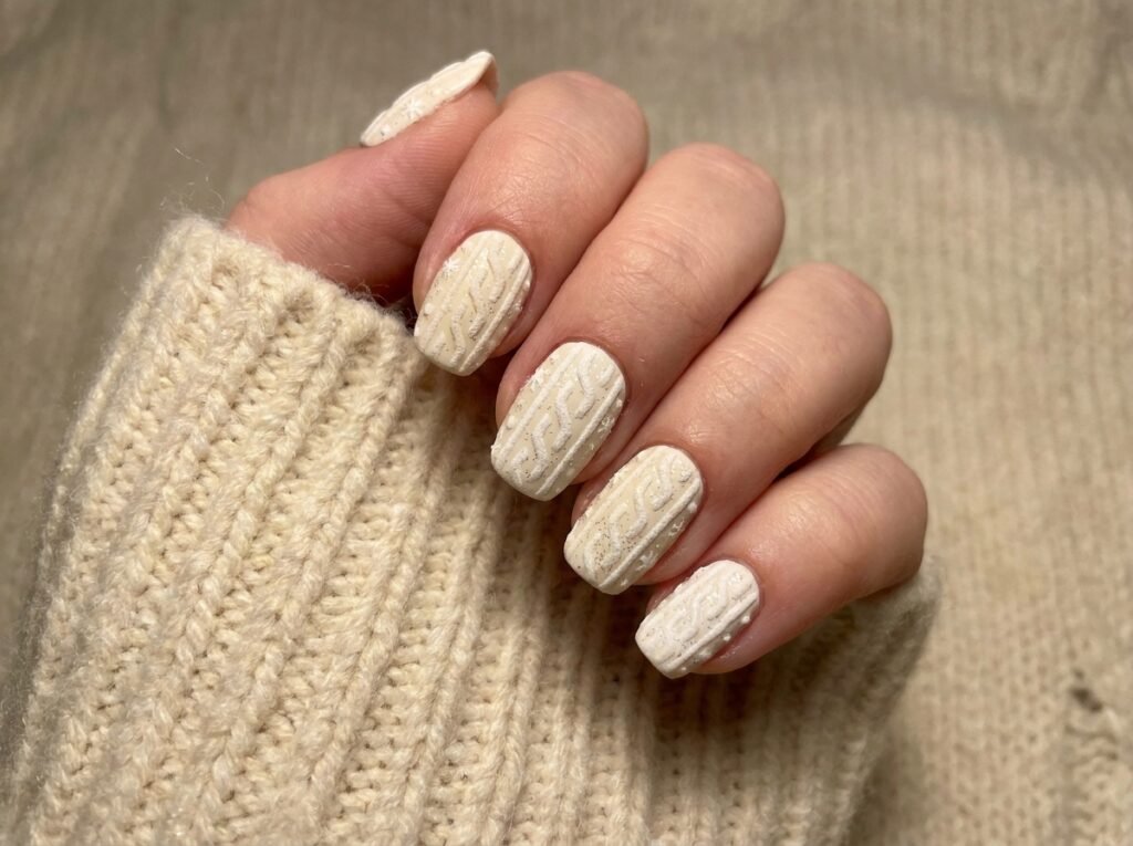 White Snow Sweater Nails